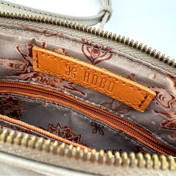 HOBO Leather Crossbody Bag & Jewelry Bundle Boho Crystal Necklace & Earrings - Picture 6 of 12